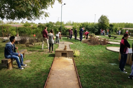 Szeptember végi szabadidős Mini Golf szabadidőspot Szolnokon.